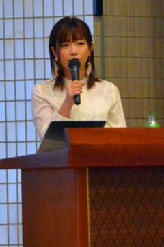 紗倉真菜上台擔任一日講師 男大生塞爆教室