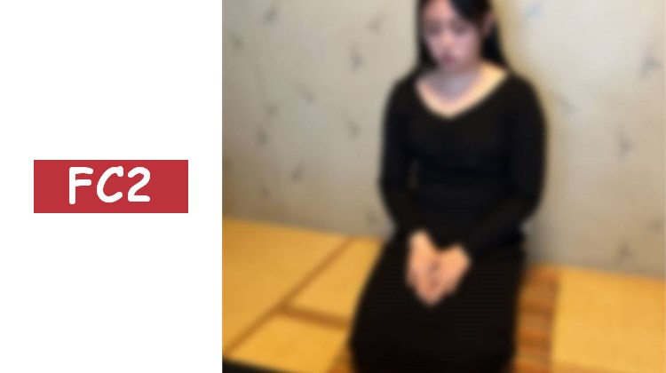 【無修正】【後篇】一如既往地欠著錢卻依然一臉厚顏無恥和傲慢態度的熟女人妻，因此用兩根陌生肉棒猛攻並中出。