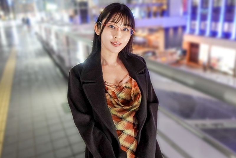 負面系眼鏡女子太過色情了！自稱不討人喜歡、頻頻發表負面言論的認真女孩，被執拗地玩弄敏感乳頭，用動漫般的聲音不斷高潮！一開始連親吻都顯得拘謹，但隨著感受到快感，她逐漸變得越來越色情，徹底豹變！最後甚至主動伸出舌頭索求，變得極度色情並達到高潮！【初次拍攝】網路上應徵AV→AV體驗拍攝 2544